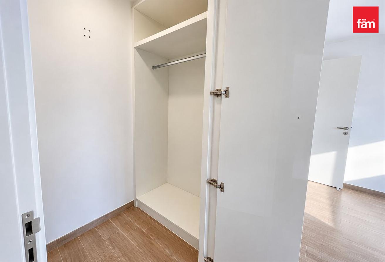 Chiller Free | Close To Metro | Pool View photo 6