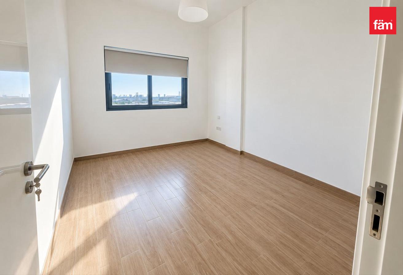 Chiller Free | Close To Metro | Pool View photo 8