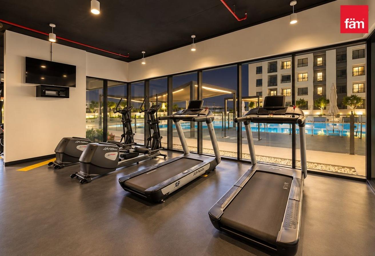 Chiller Free | Close To Metro | Pool View photo 15