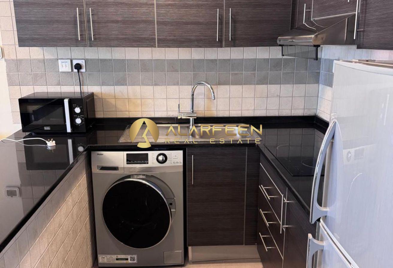 Fully Furnished | Spacious Unit | Prime Location photo 7