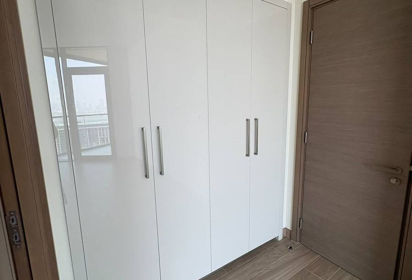 180° Skyline Views | Study +Maids +Storage +Powder — image 19