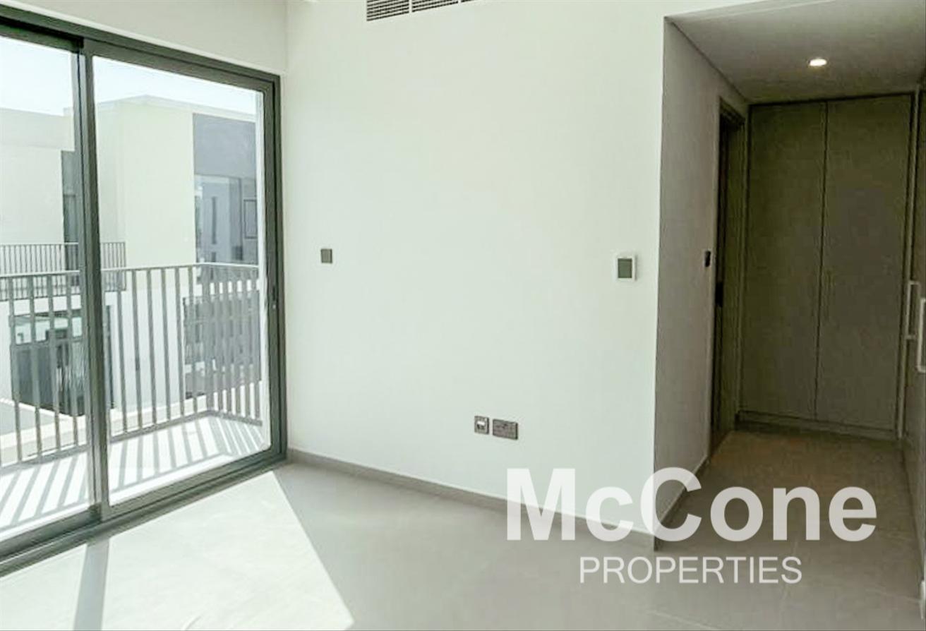 Vacant | Spacious Layout | Exclusive photo 8