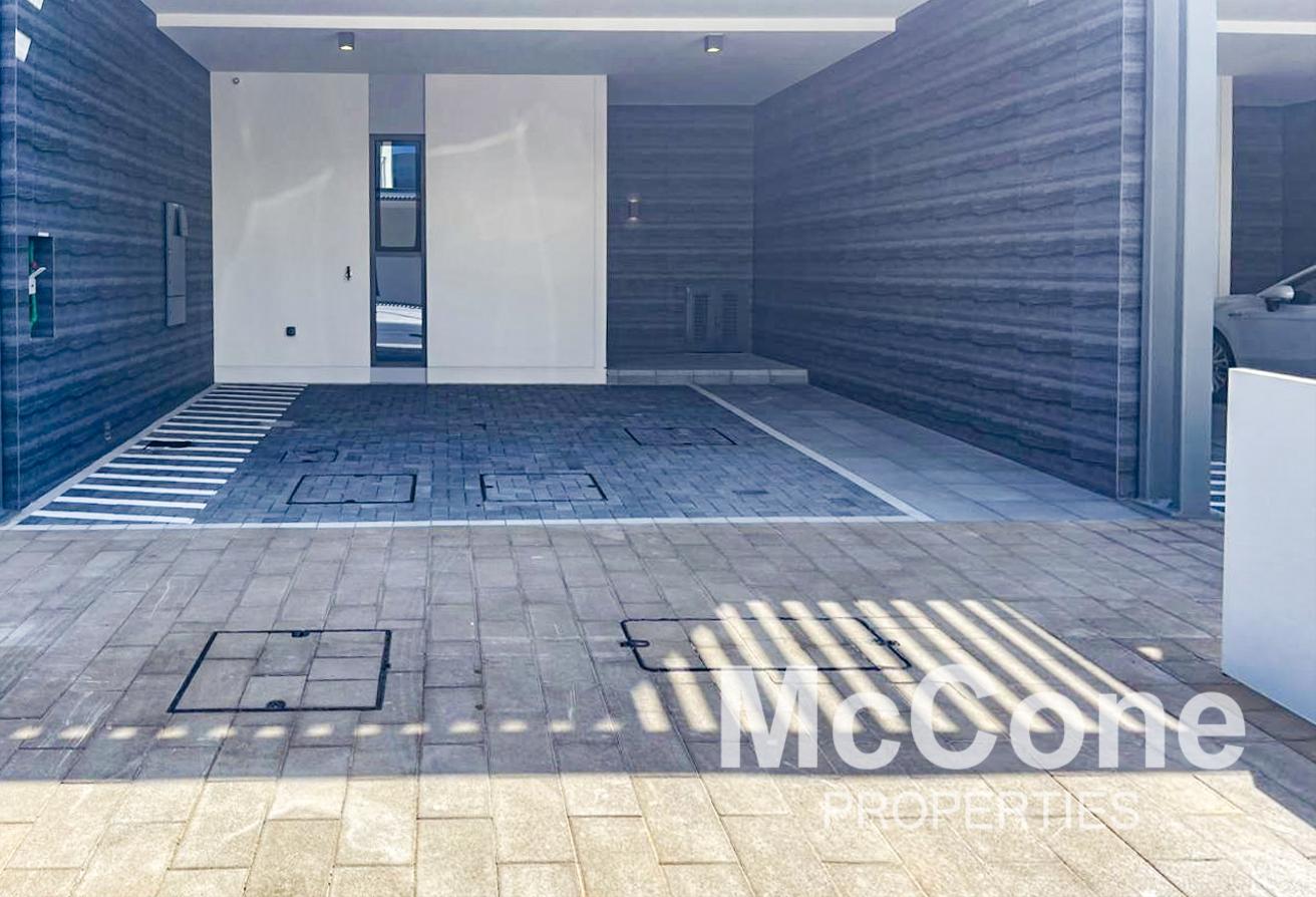 Vacant | Spacious Layout | Exclusive photo 25