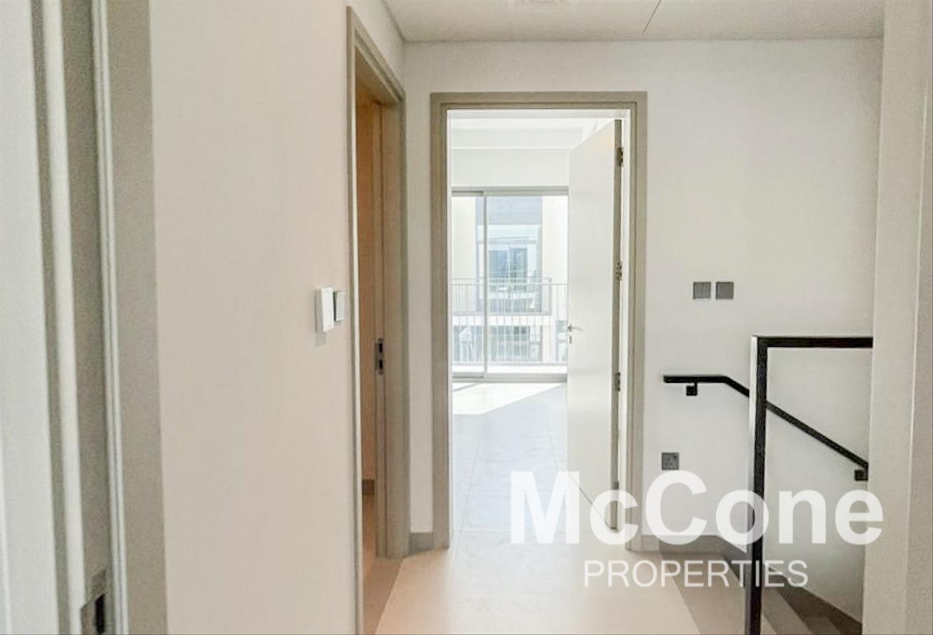 Vacant | Spacious Layout | Exclusive photo 16