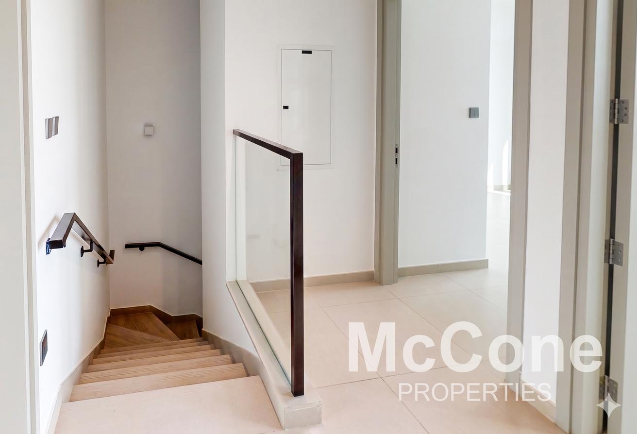 Vacant | Spacious Layout | Exclusive photo 18