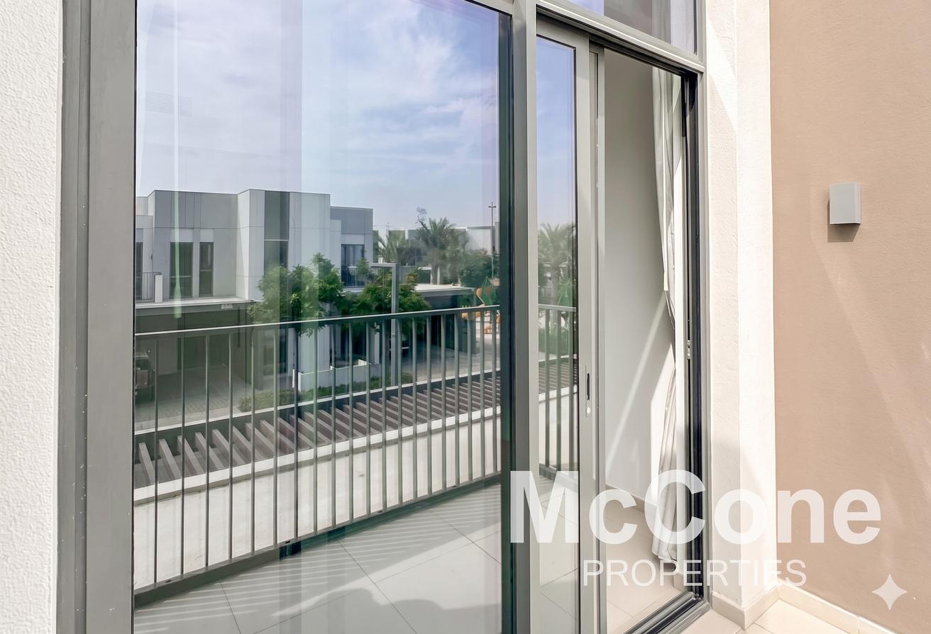 Vacant | Spacious Layout | Exclusive photo 19
