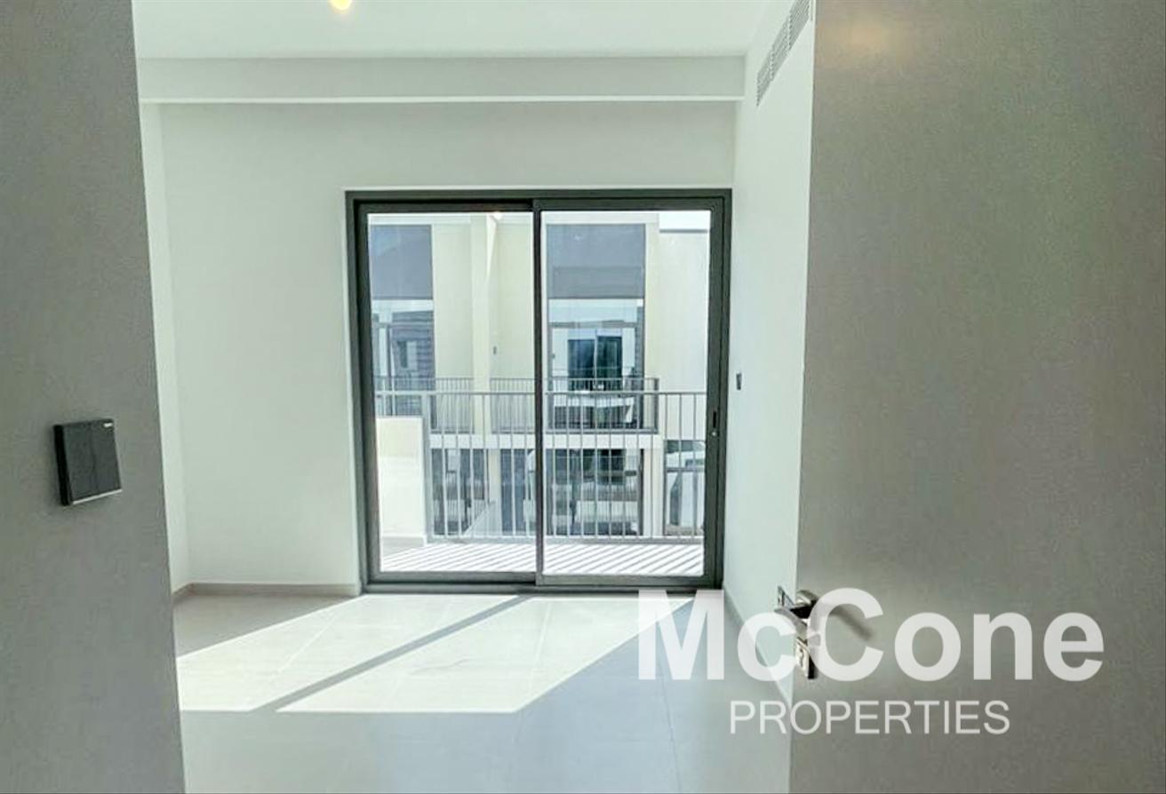 Vacant | Spacious Layout | Exclusive photo 9