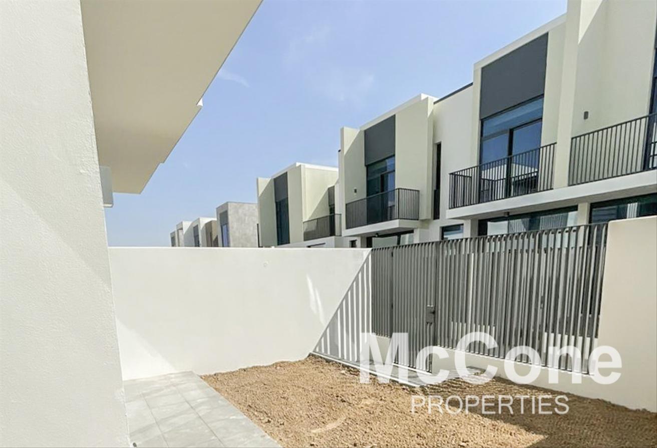 Vacant | Spacious Layout | Exclusive photo 26