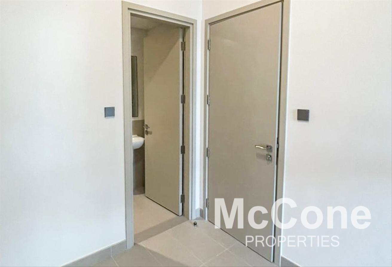 Vacant | Spacious Layout | Exclusive photo 17