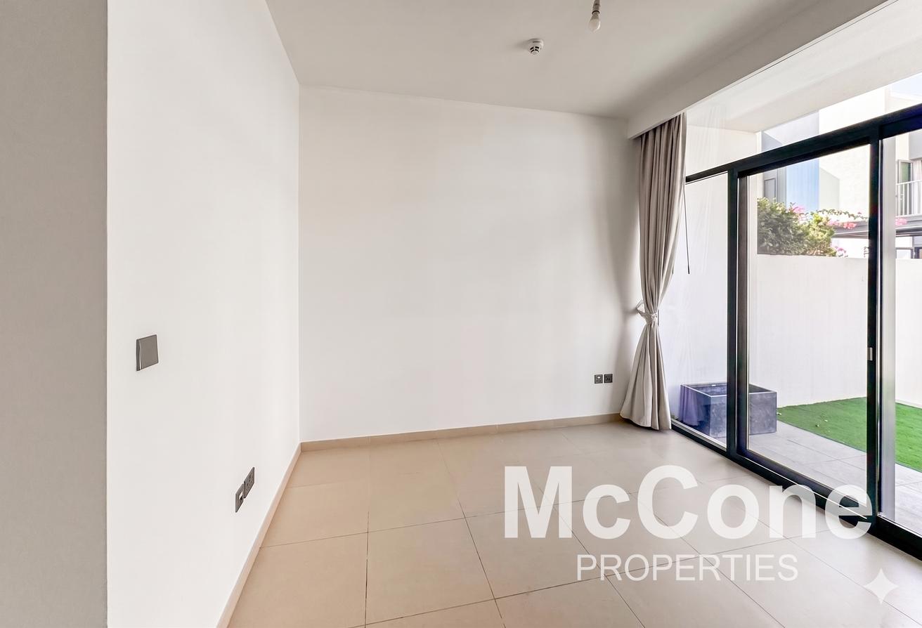 Vacant | Spacious Layout | Exclusive photo 12
