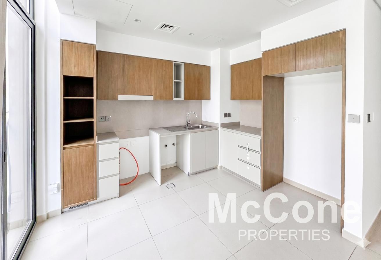 Vacant | Spacious Layout | Exclusive photo 4