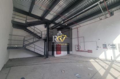 Warehouse - Studio - 1 for rent in Al Qusais - Dubai