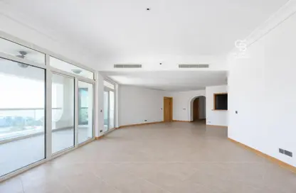 Apartment - 3 Bedrooms - 4 Bathrooms for rent in Al Tamr - Shoreline Apartments - Palm Jumeirah - Dubai