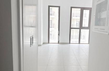 Apartment - Studio - 1 Bathroom for rent in Zahra Breeze Apartments 4A - Zahra Breeze Apartments 4 - Zahra Breeze Apartments - Town Square - Dubai