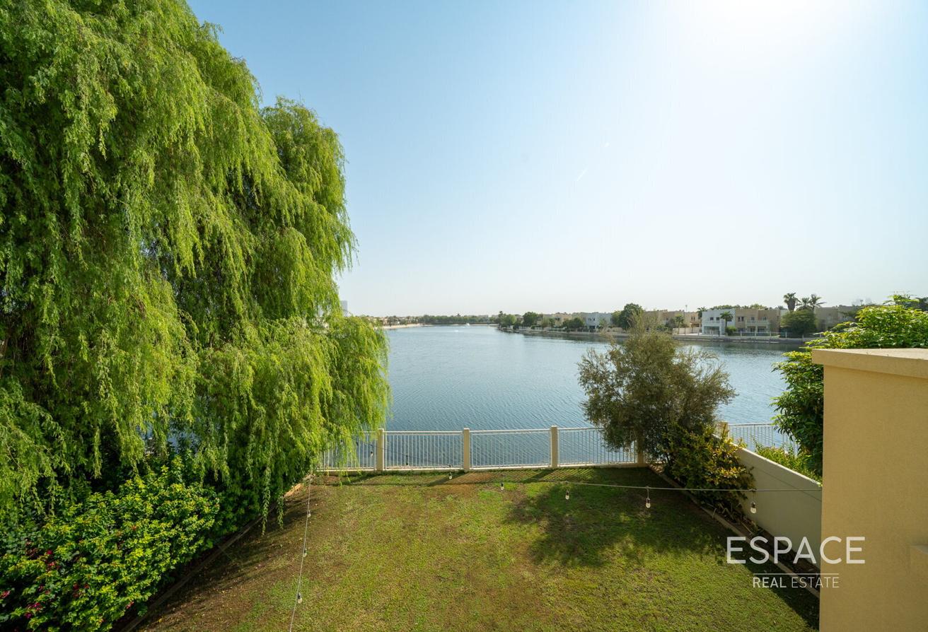 Upgraded | Lake View | 50m from Lakes Club | B End photo 8