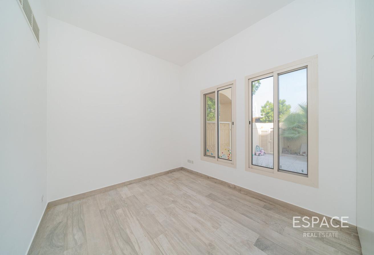 Upgraded | Lake View | 50m from Lakes Club | B End photo 14