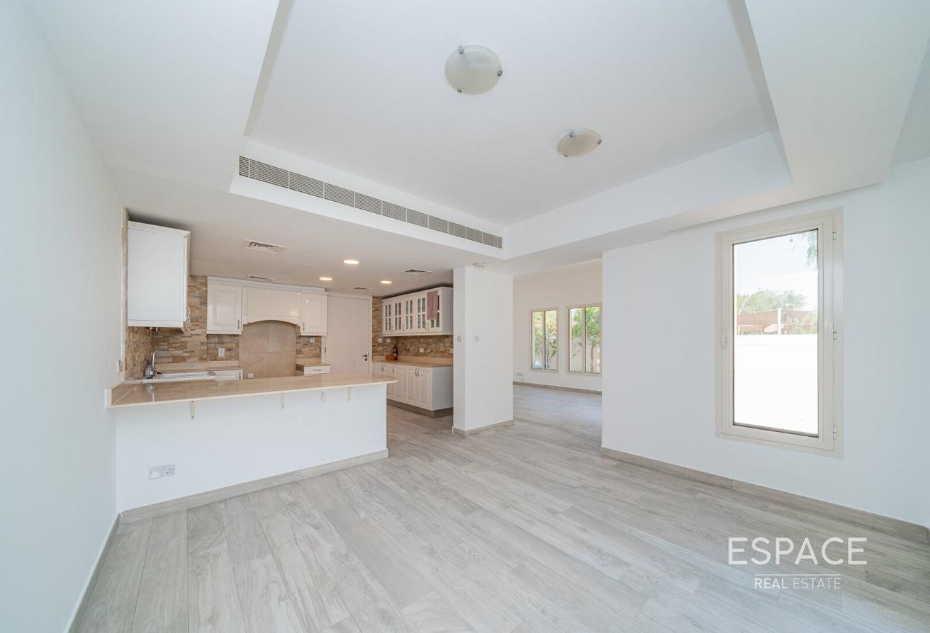 Upgraded | Lake View | 50m from Lakes Club | B End photo 3
