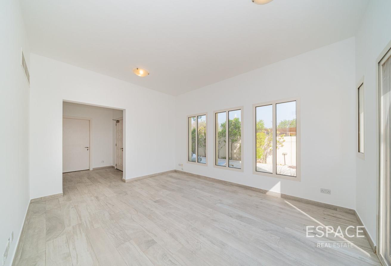 Upgraded | Lake View | 50m from Lakes Club | B End photo 11