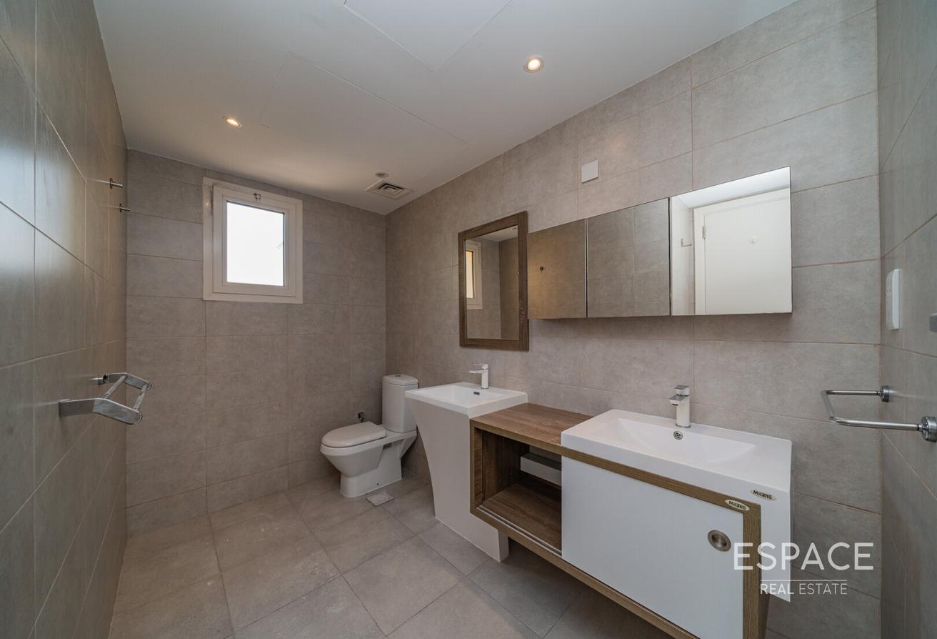 Upgraded | Lake View | 50m from Lakes Club | B End photo 20