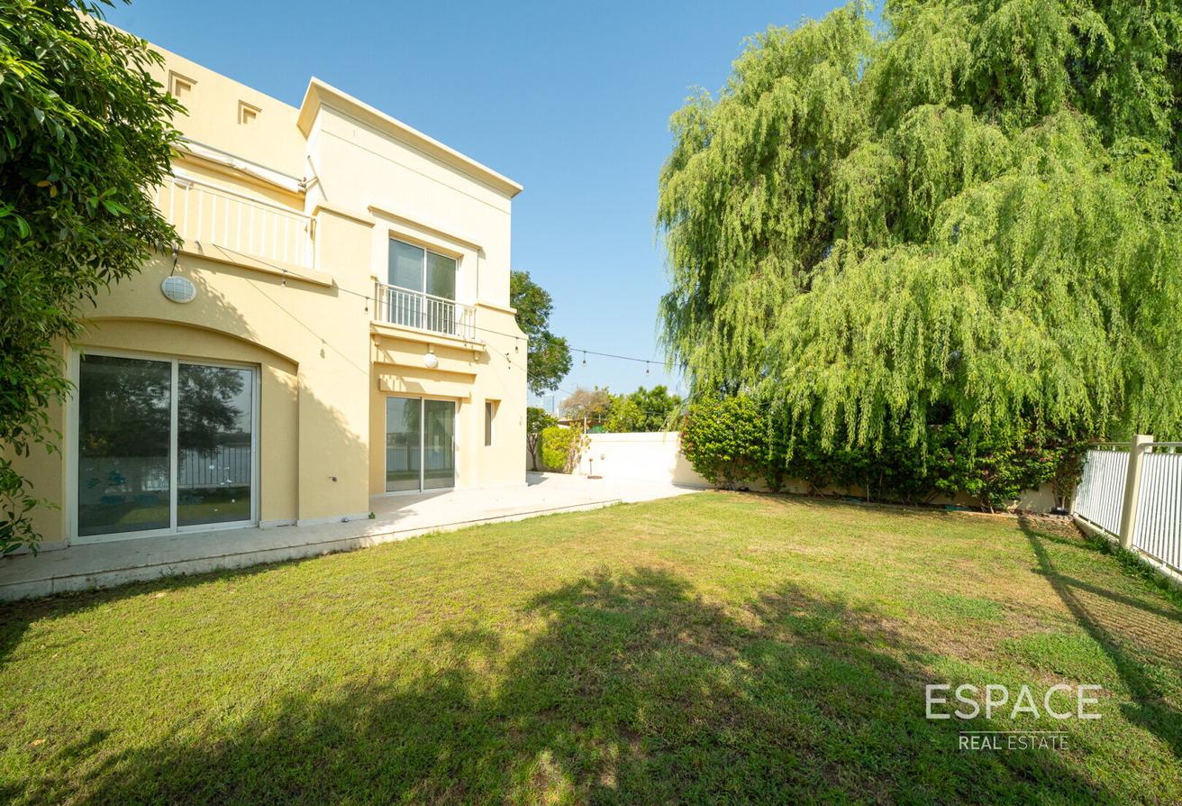 Upgraded | Lake View | 50m from Lakes Club | B End photo 9