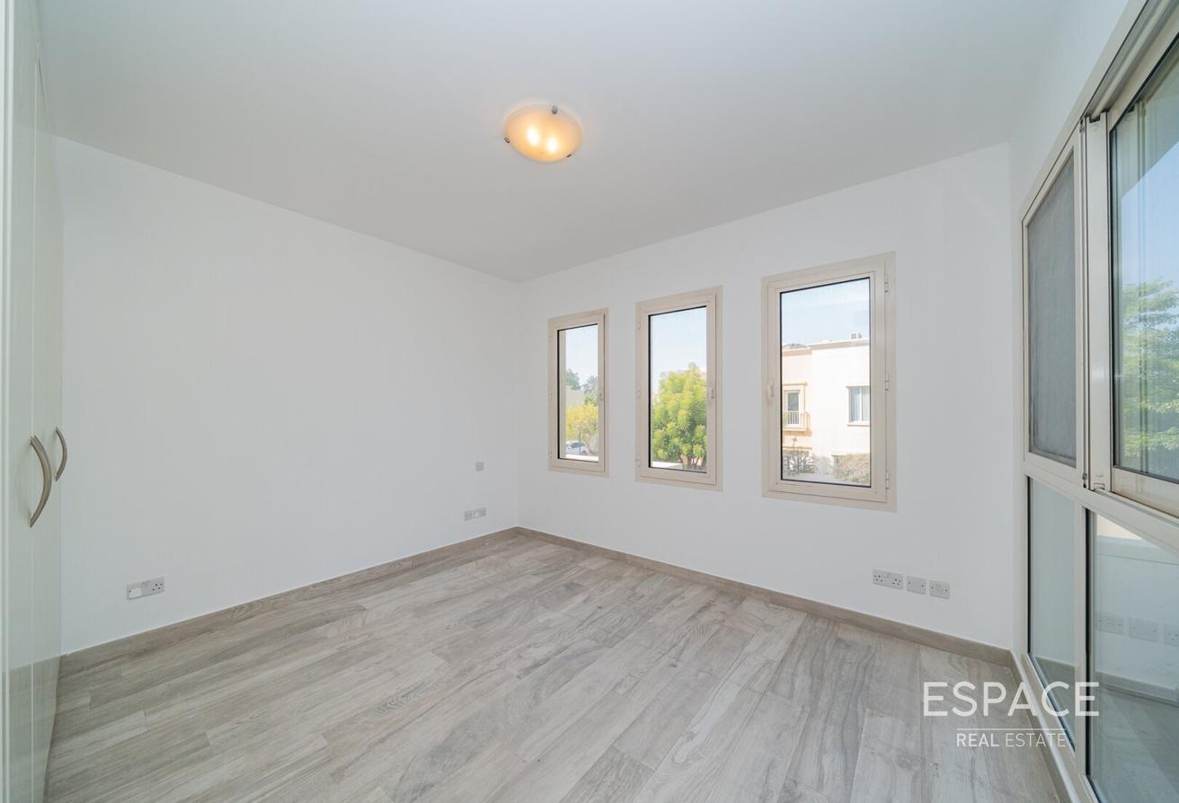 Upgraded | Lake View | 50m from Lakes Club | B End photo 17