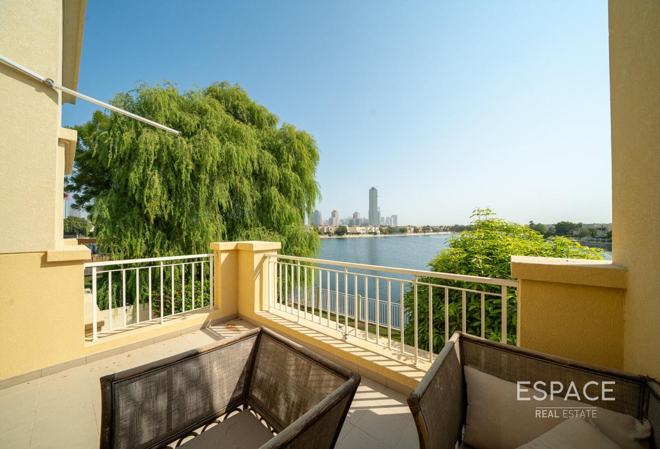 Upgraded | Lake View | 50m from Lakes Club | B End photo 2