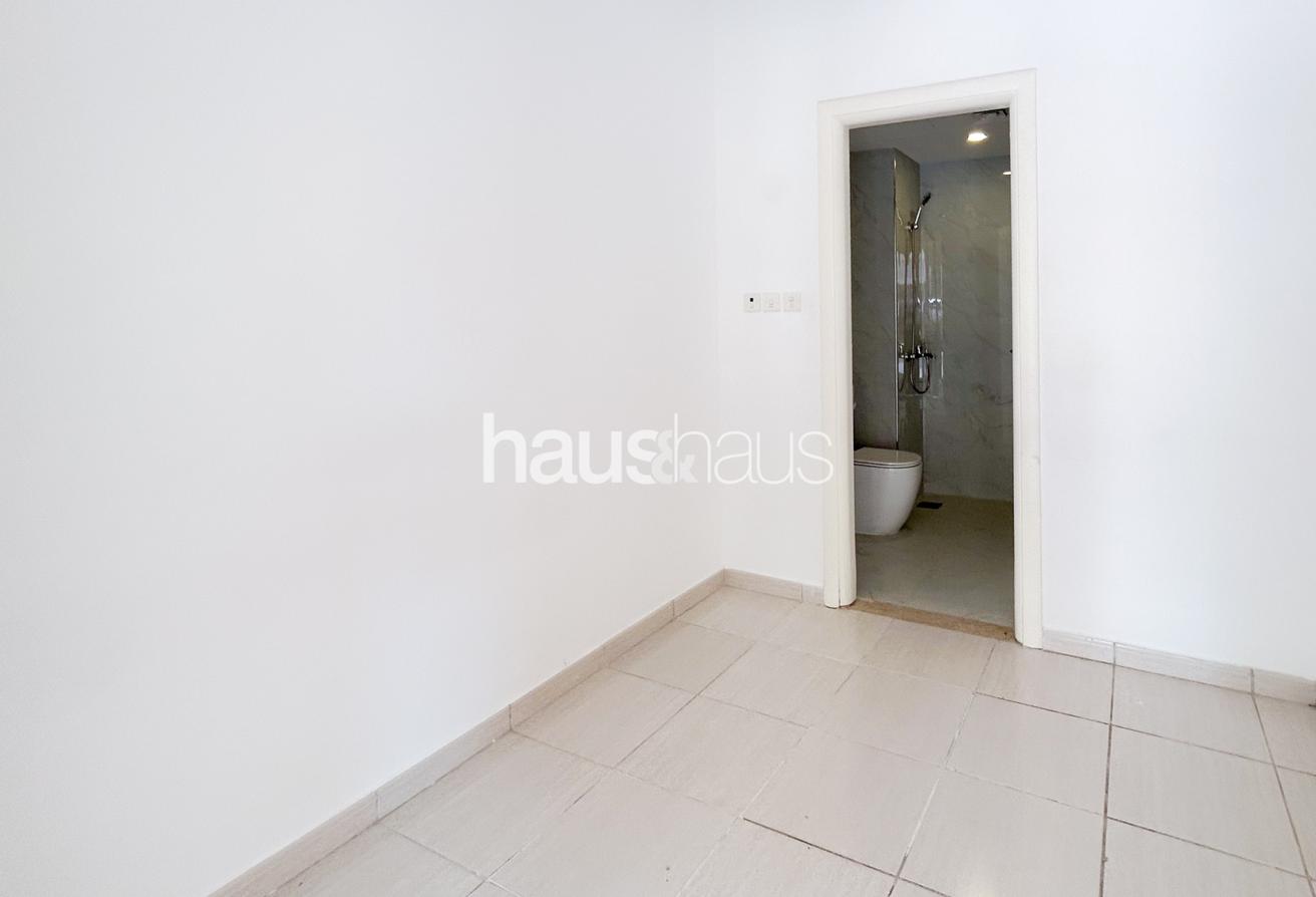 2M | Fully Upgraded | Lake View | Exclusive photo 17