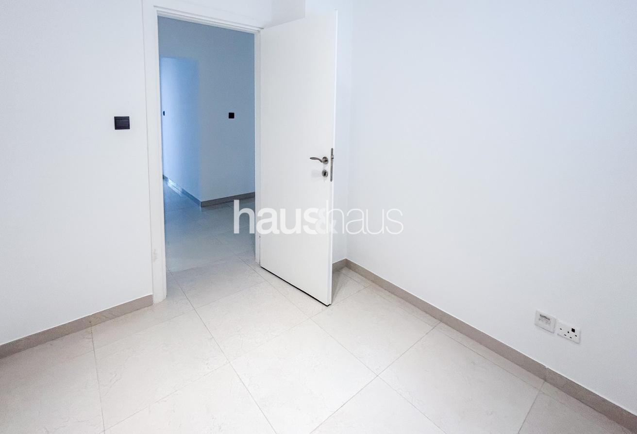 2M | Fully Upgraded | Lake View | Exclusive photo 9