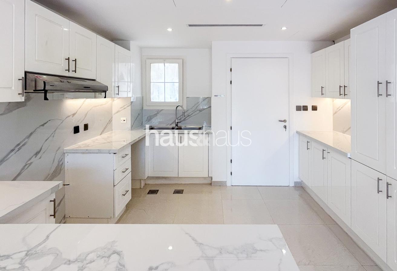 2M | Fully Upgraded | Lake View | Exclusive photo 4