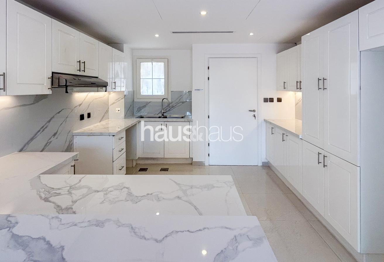 2M | Fully Upgraded | Lake View | Exclusive photo 3