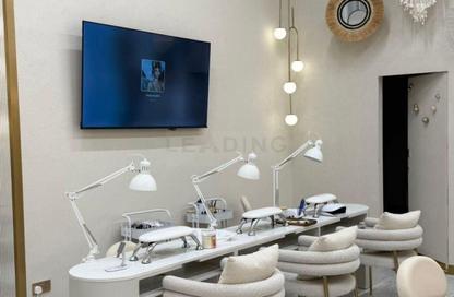 Retail - Studio - 1 Bathroom for rent in Oxford Tower - Business Bay - Dubai