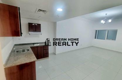 Apartment - Studio - 1 Bathroom for rent in Al Khan - Sharjah