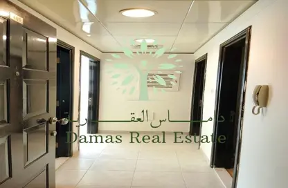 شقة - 2 غرف نوم - 2 حمامات للايجار في 10 م - مصفح الصناعية - مصفح - أبوظبي