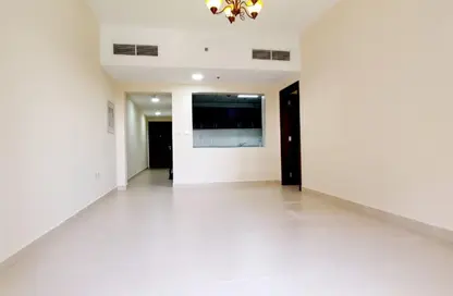 شقة - غرفة نوم - 2 حمامات للايجار في غلوبال غولف ريزيدنس 2 - مدينة دبي الرياضية - دبي