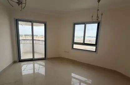 شقة - غرفة نوم - 2 حمامات للايجار في الزاهية 1 - الزاهية - تجارية مويلح - الشارقة