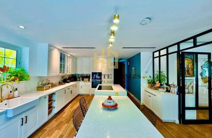 Villa - 5 - 6 for sale in Jumeirah Park - Dubai Villa - 5 - 6 for sale in Jumeirah Park - Dubai