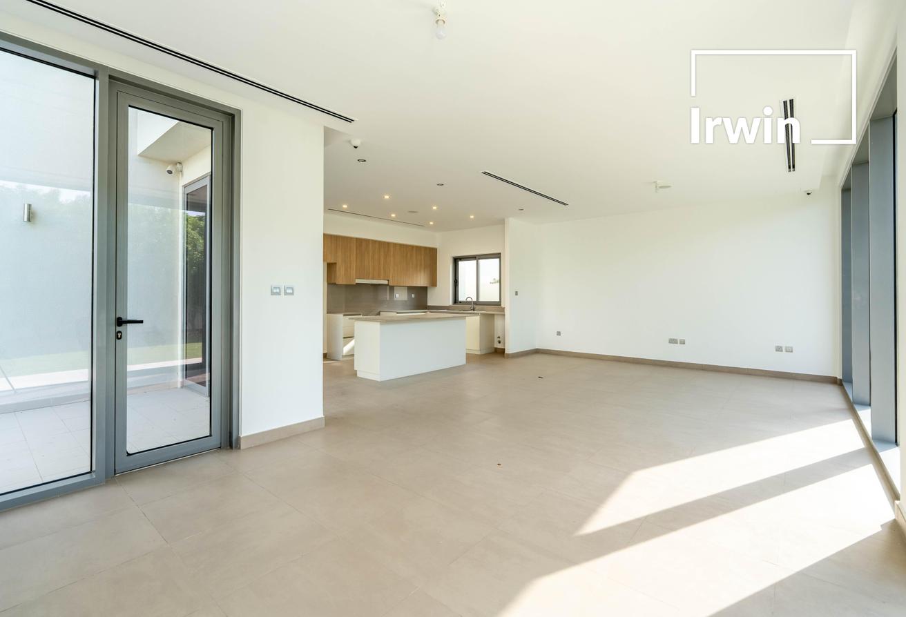 Vacant | Unfurnished | Largest Plot photo 5