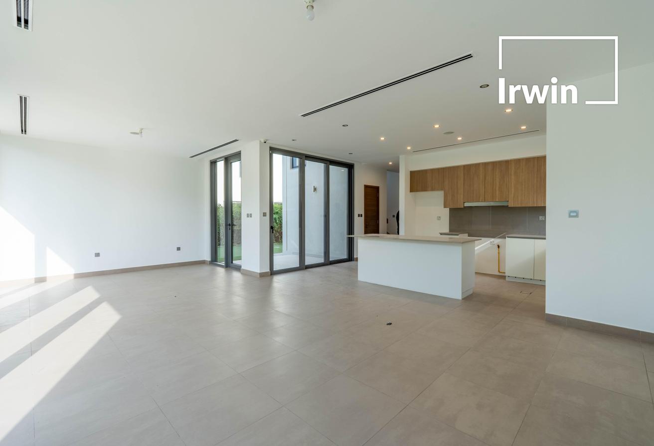 Vacant | Unfurnished | Largest Plot photo 4