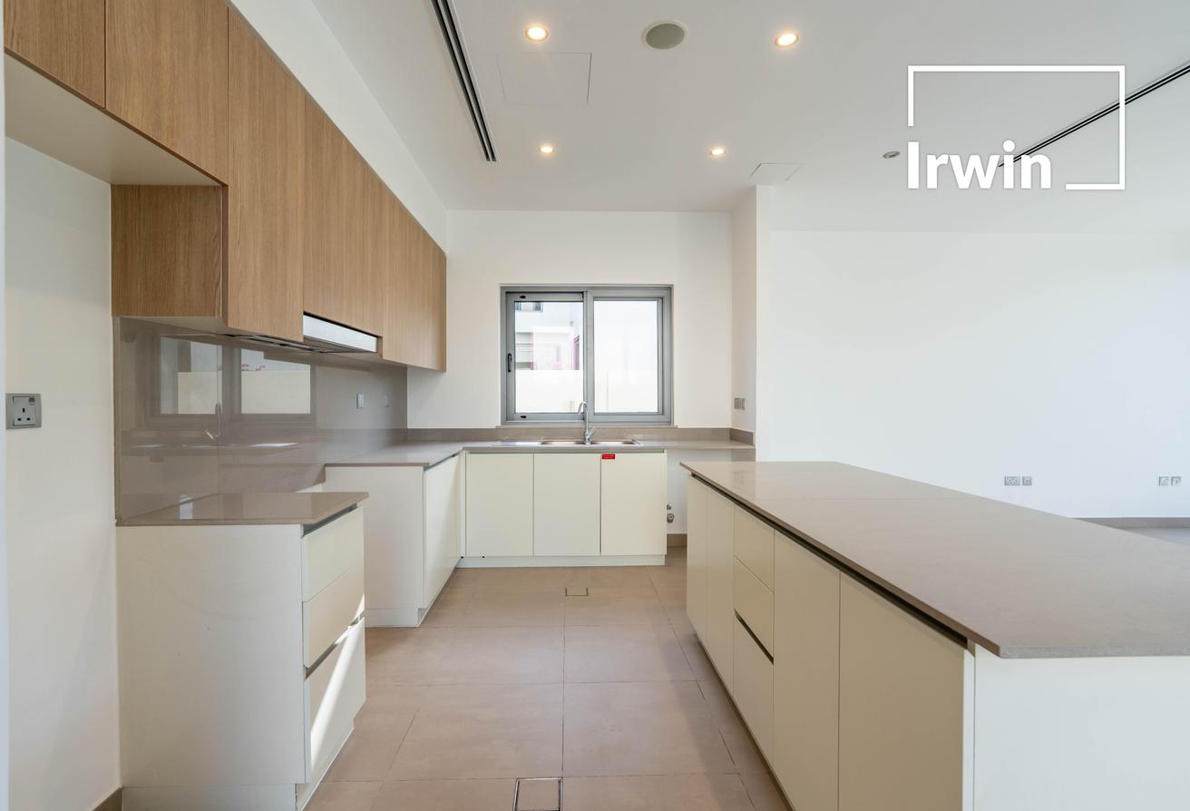 Vacant | Unfurnished | Largest Plot photo 7