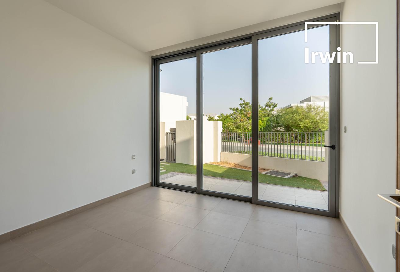 Vacant | Unfurnished | Largest Plot photo 8