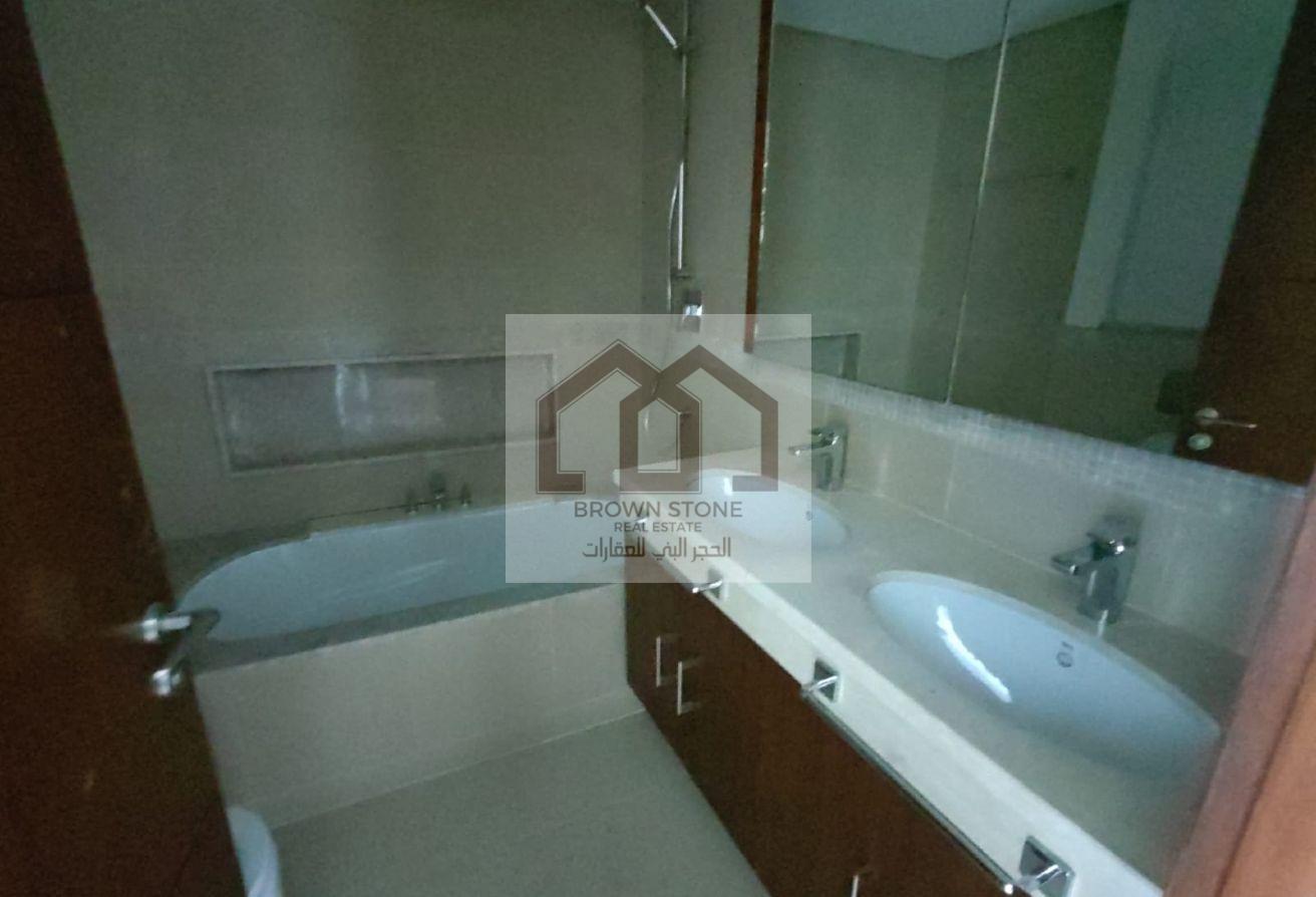 Spacious 3BHK | End Corner | Burj Khalifa View photo 15