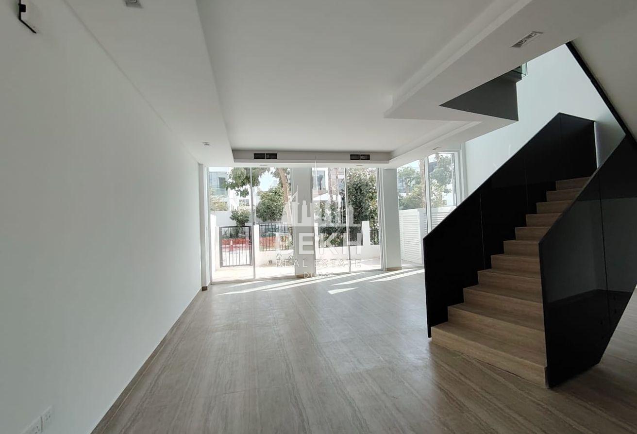 Contemporary 4BR | Premium Finishes | Private Pool photo 2