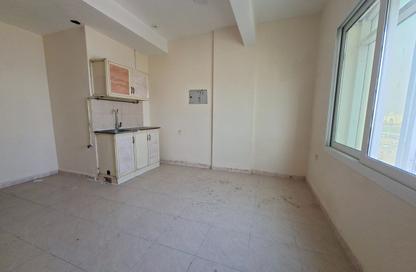 Apartment - Studio - 1 for rent in Fire Station Road - Muwaileh - Sharjah