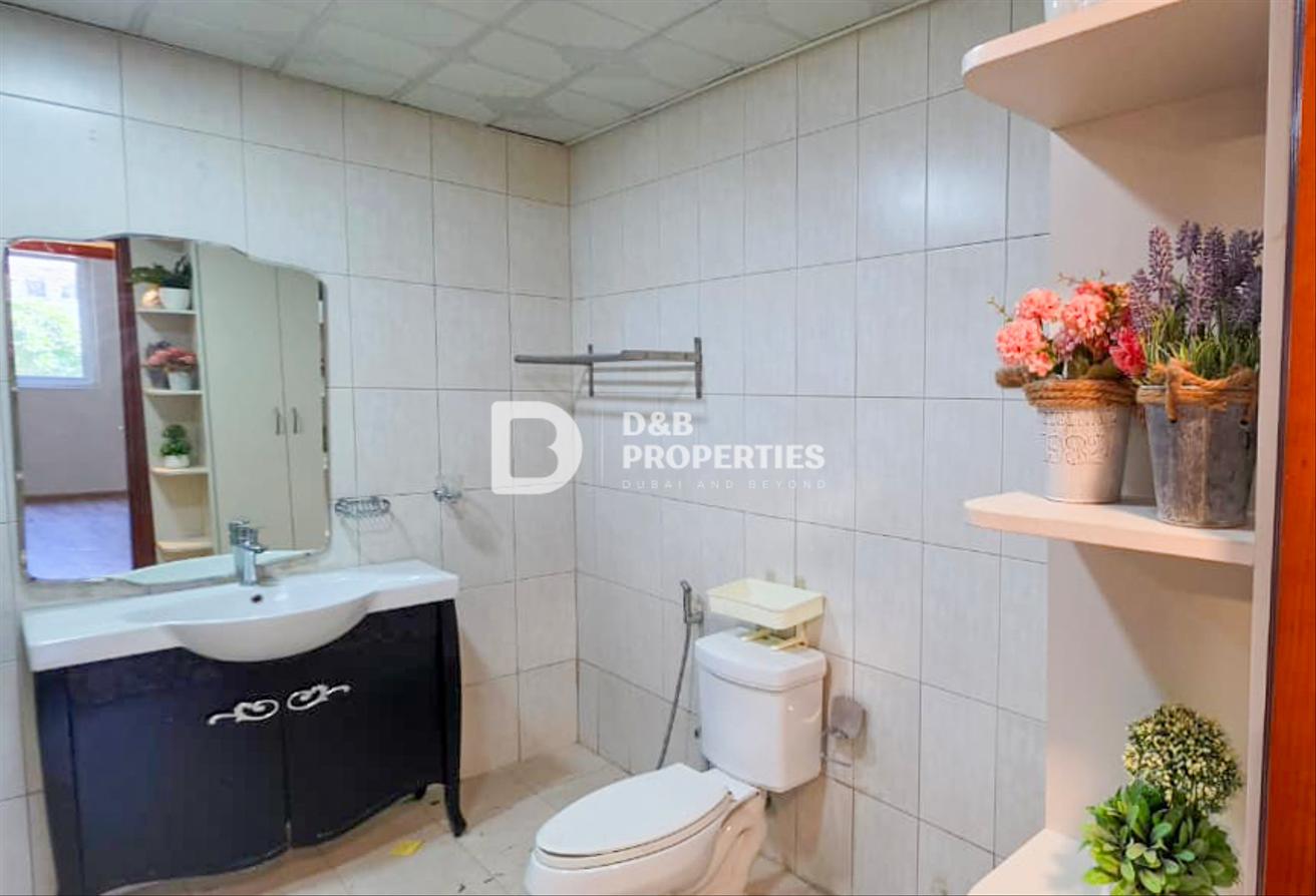 Ready to Move in | Well Maintained | Spacious photo 18