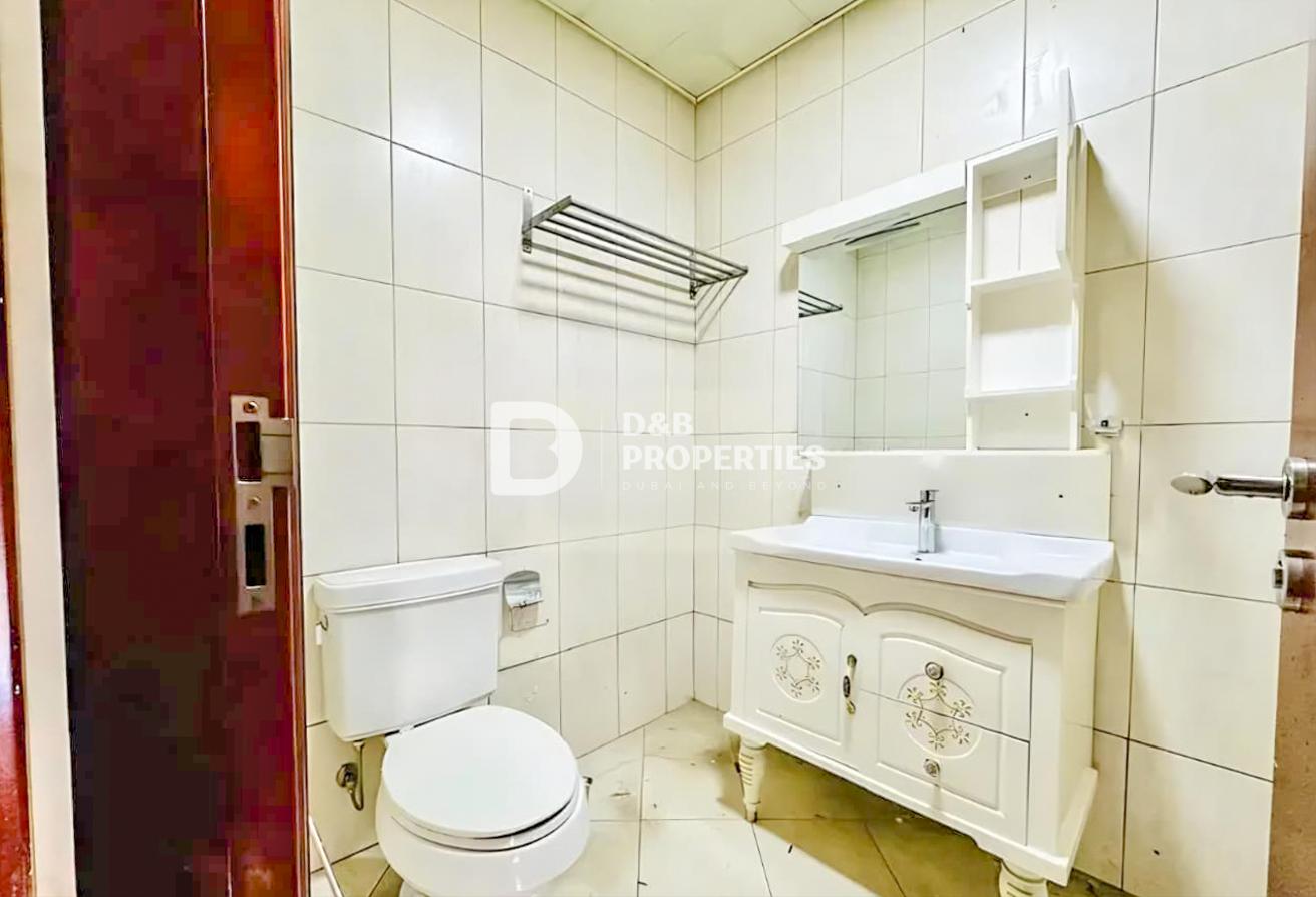 Ready to Move in | Well Maintained | Spacious photo 17