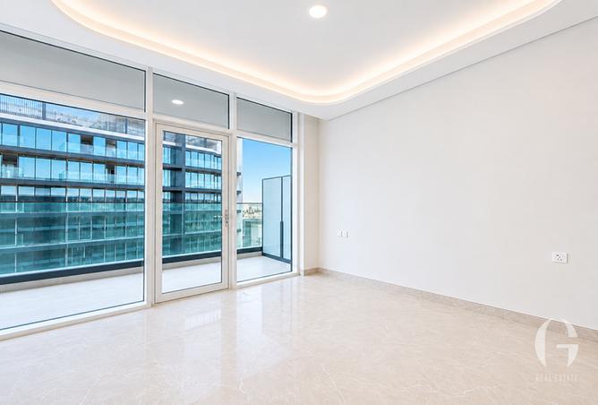Spacious | Modern Finished | Prime Location photo 3