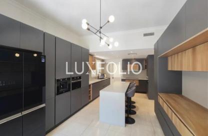 Villa - 5 Bedrooms - 4 Bathrooms for rent in Meadows 2 - Meadows - Dubai
