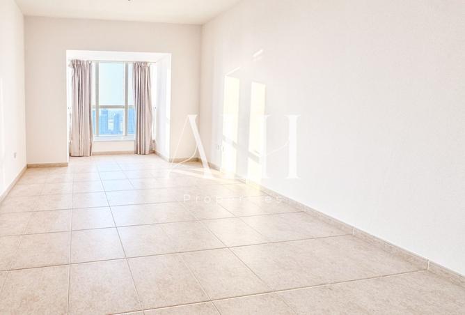 Sea View | Unfurnished | Well Maintained | Vacant photo 3