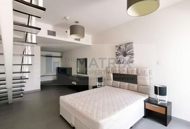 Stylish Loft 1BR | Unique Layout | Spacious Living photo 2