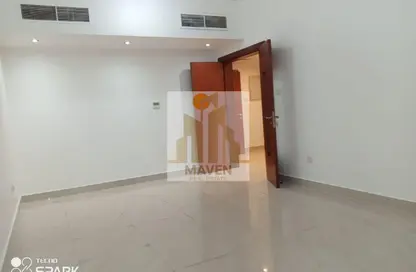 شقة - 2 غرف نوم - 2 حمامات للايجار في شعبية 11 - شعبية - مصفح - أبوظبي